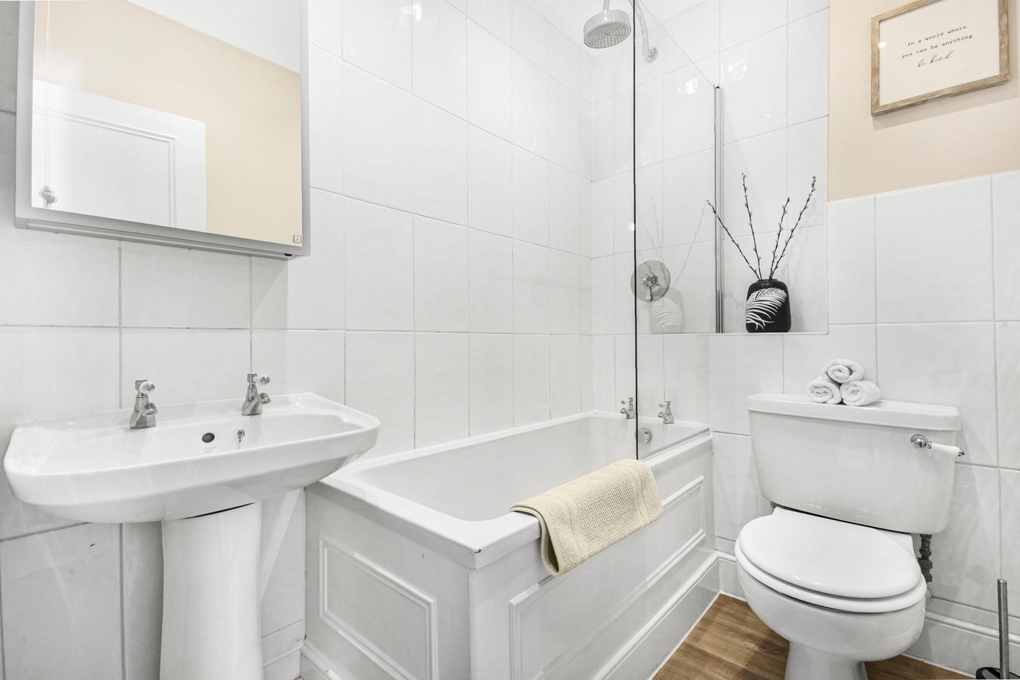 Lovely Large 1 Bed Renovated Flat W Balcony & 600Mb Wifi Londra Exterior foto