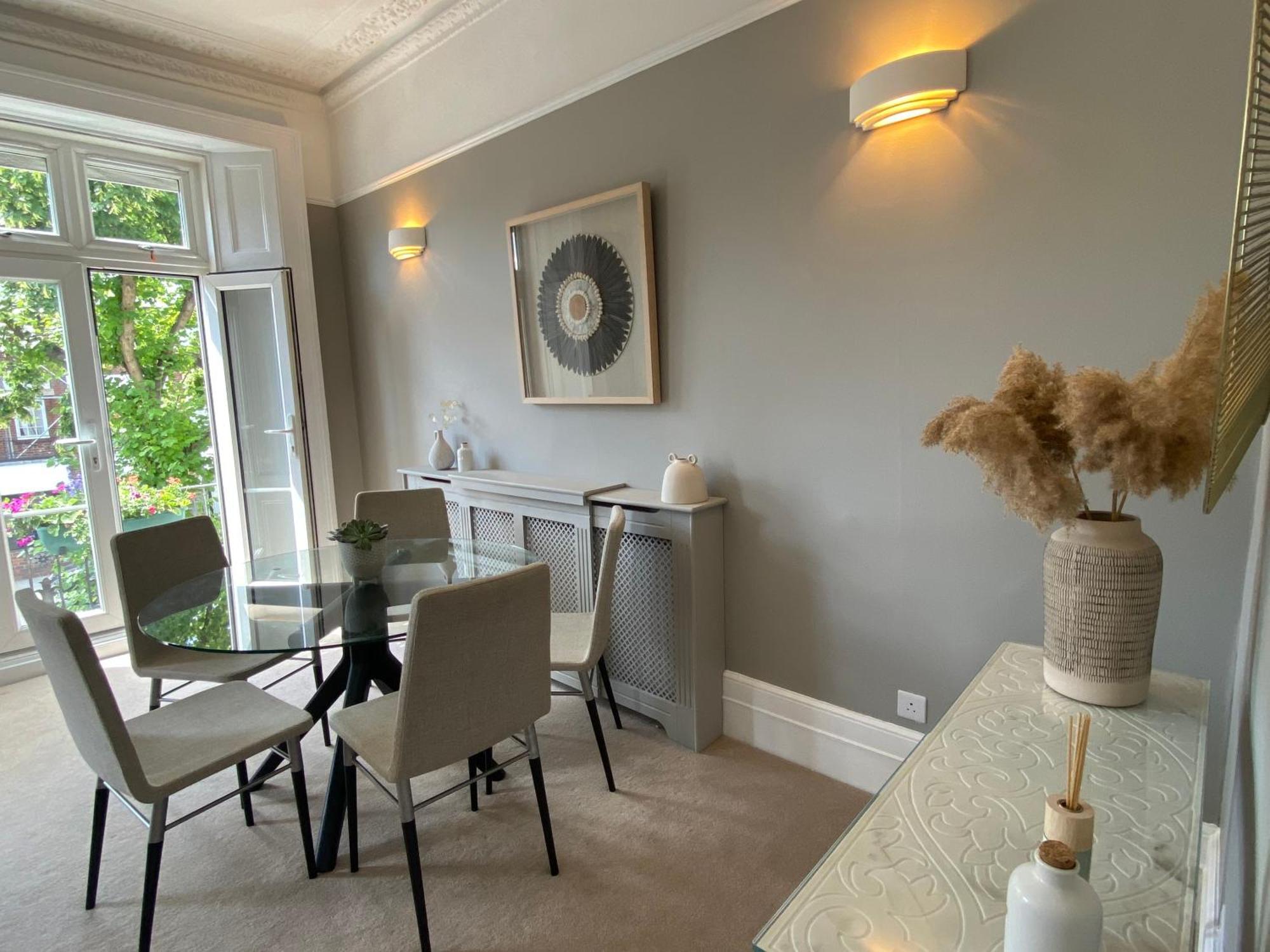 Lovely Large 1 Bed Renovated Flat W Balcony & 600Mb Wifi Londra Exterior foto